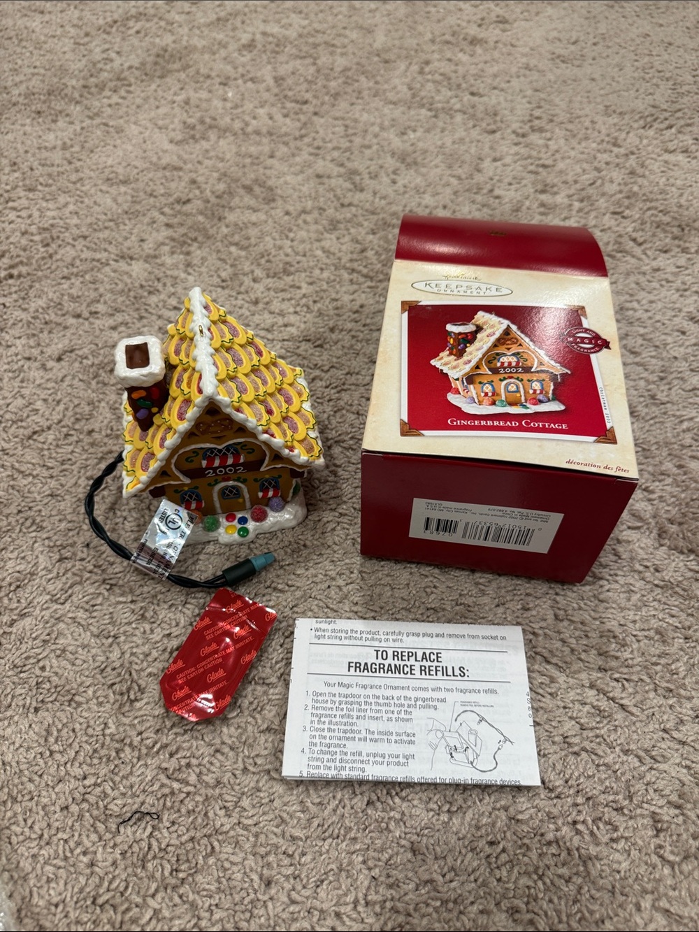 Hallmark Keepsake Ornament 2002 Gingerbread Cottage light up & magic-fragrance
